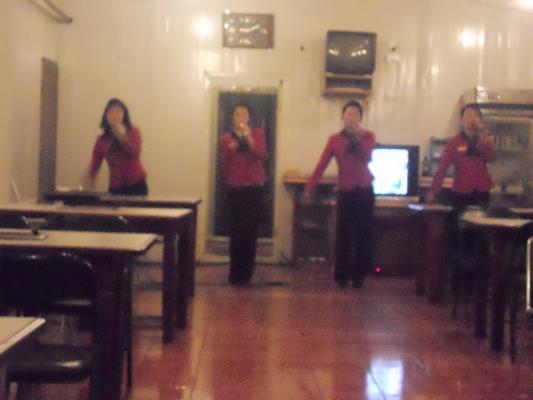 The famed singing waitresses